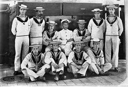 menn marineuniformer dekk