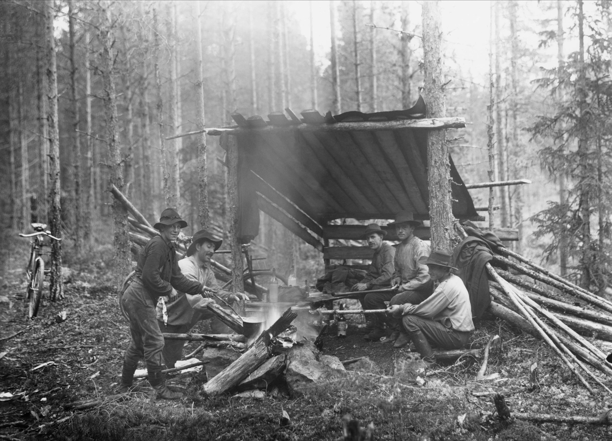Bränslekommisionshuggare 1917 Lars-Erik Eriksson, Albert Eriksson, Johannes Färdigsson, Alfred Martinsson, Valfrid Martinsson