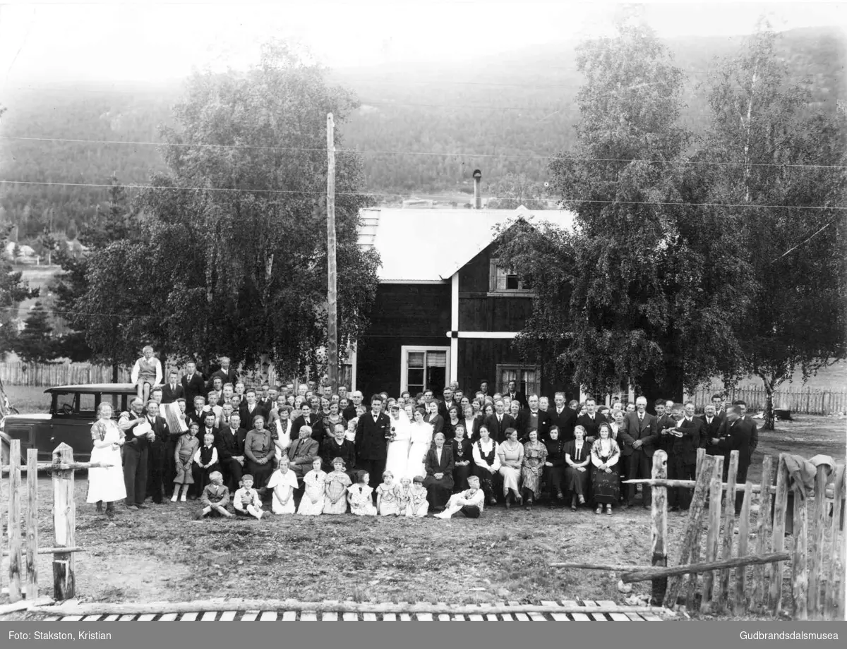 Bryllaupet til Tor Bøje (f. 1910) og Olga Bøje (f. Løkkekveen 1905) 1935 i Kitilstadmoen