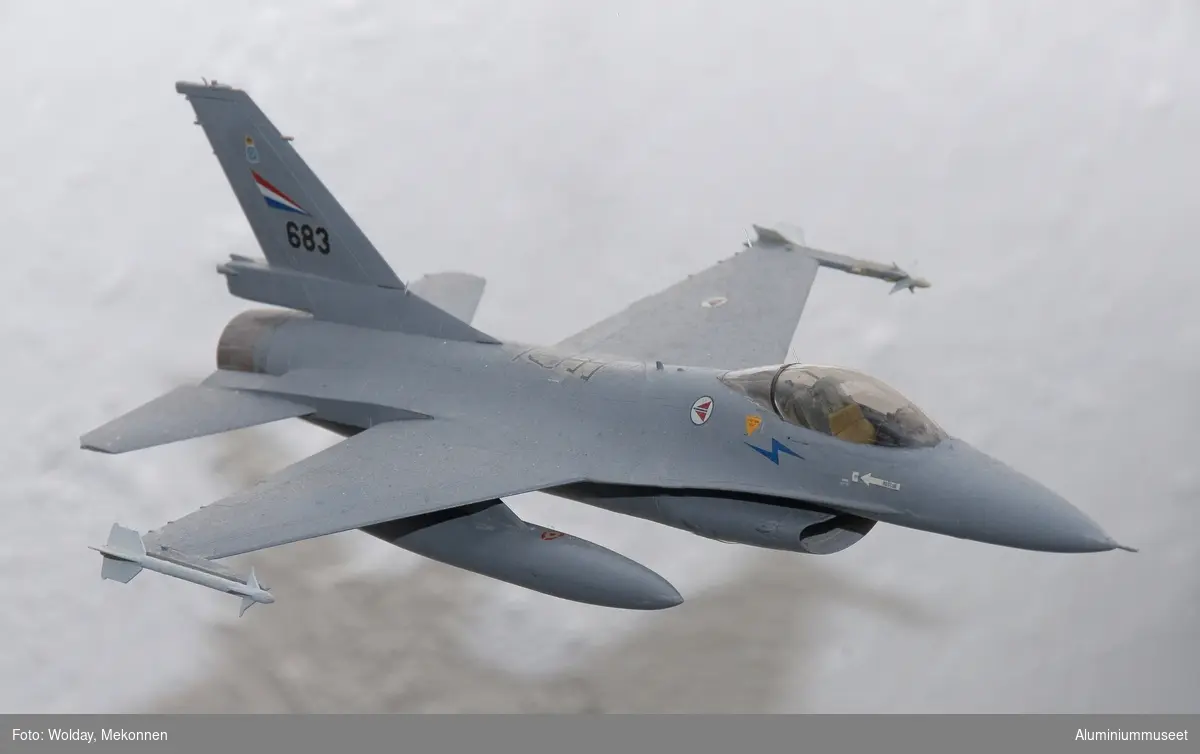 F-16 lekefly (byggesett)