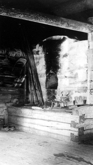 Rökugnen i rökstugan på Vitsands Hembygdsgård, flyttad från Edelaho i Mangen 1924.