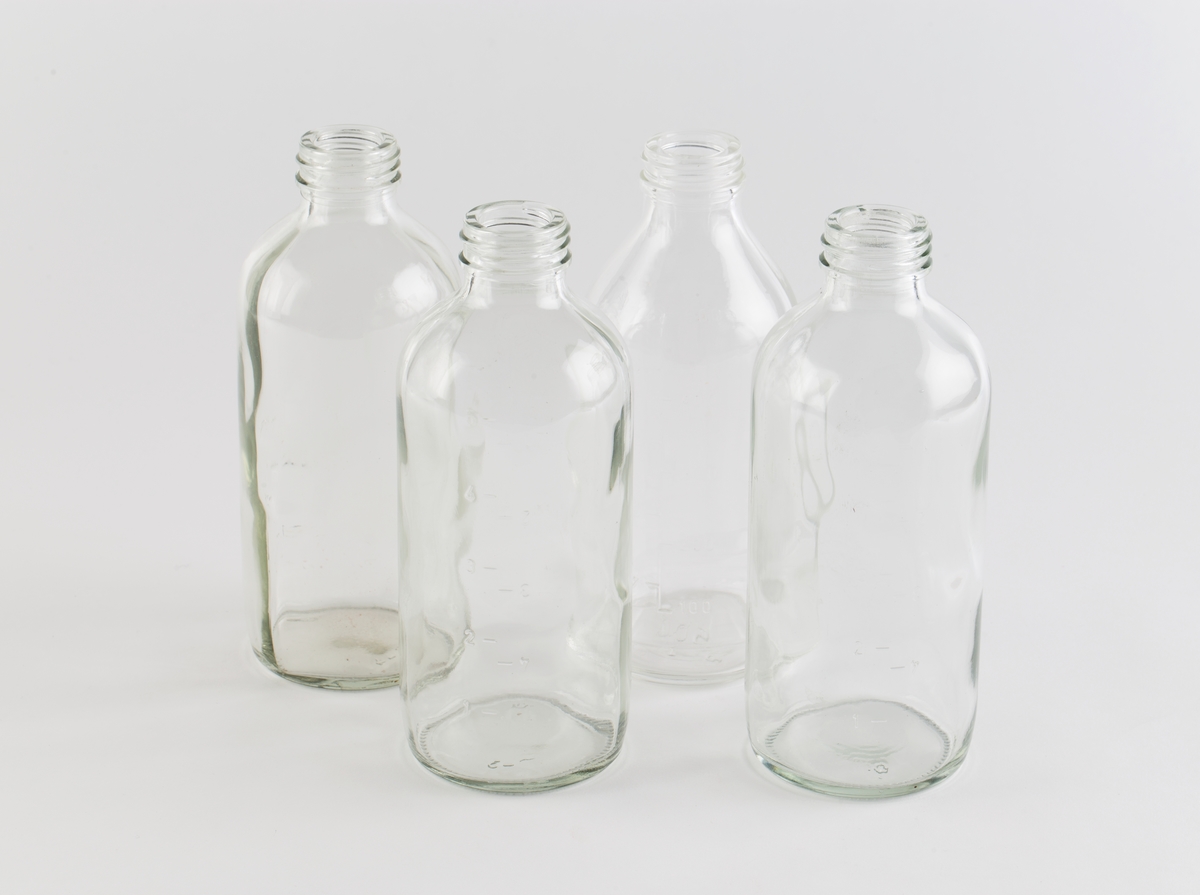 Klare glassflasker uten lokk til vannprøver. 4 stk.