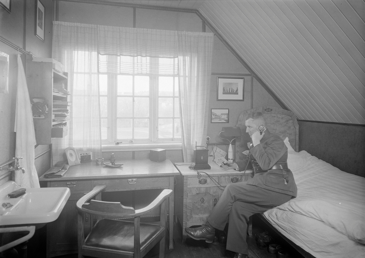 Kaptein Fridtjof Riddervold i sin bolig i Kongsgården