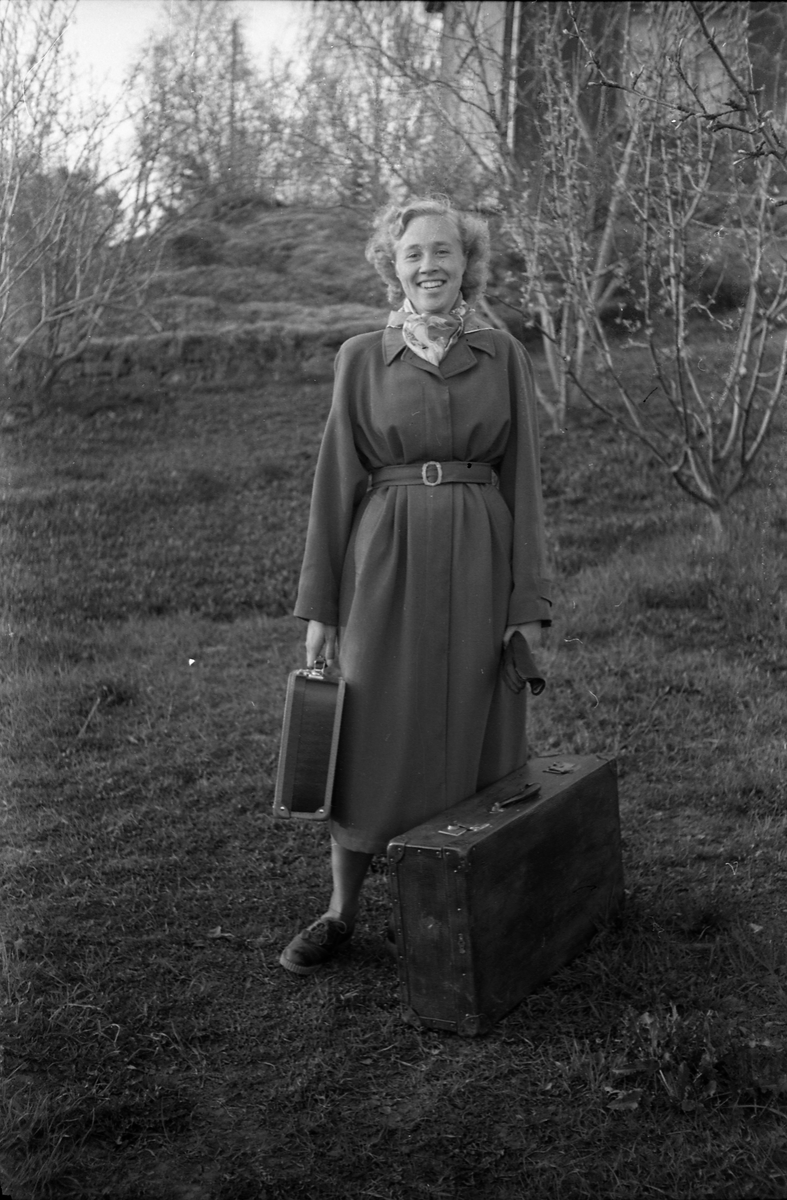 Sigrun Røisli på reisefot mai 1951. Seks portretter.