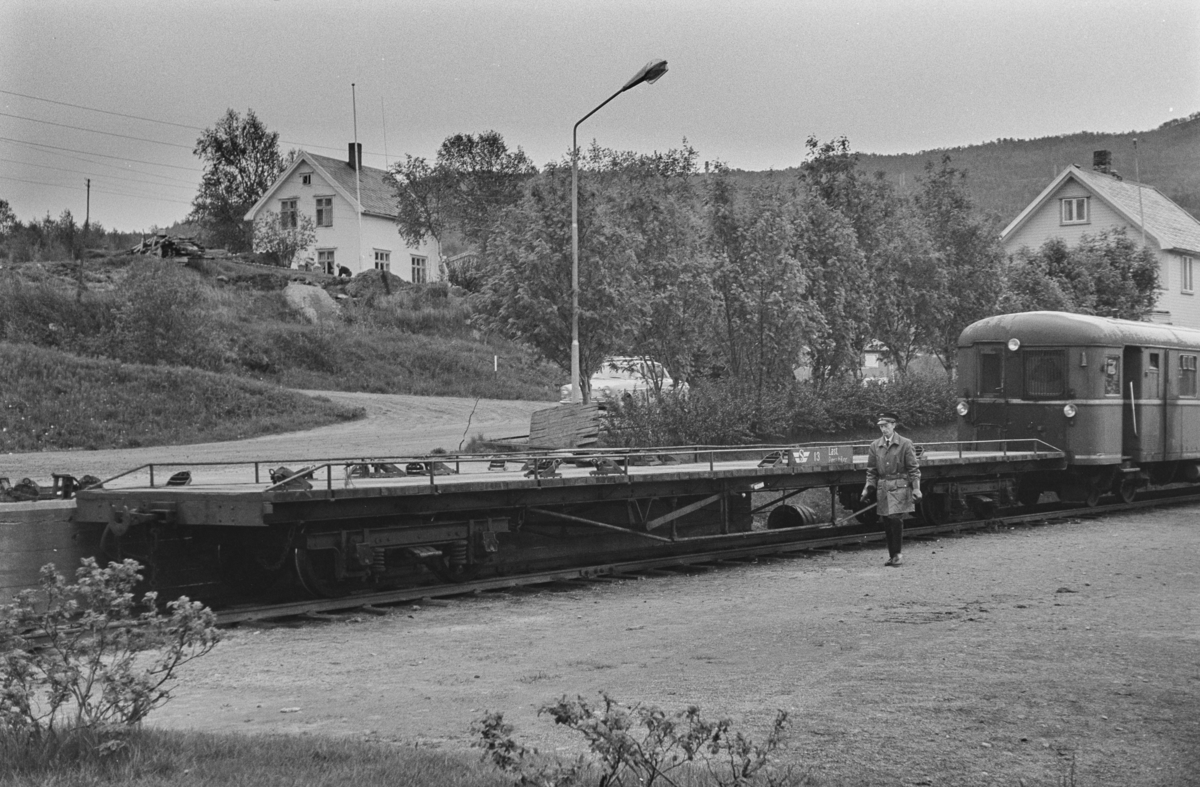 Sulitjelmabanen godsvogn To 13 for biltransport.