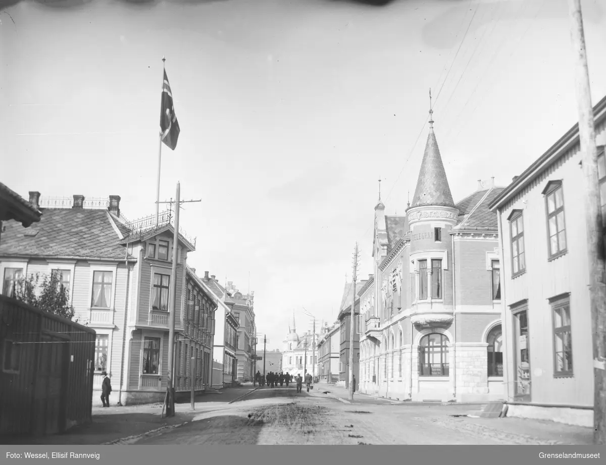 Kongensgate i Steinkjer, ca 1900. Telegraf til venstre.