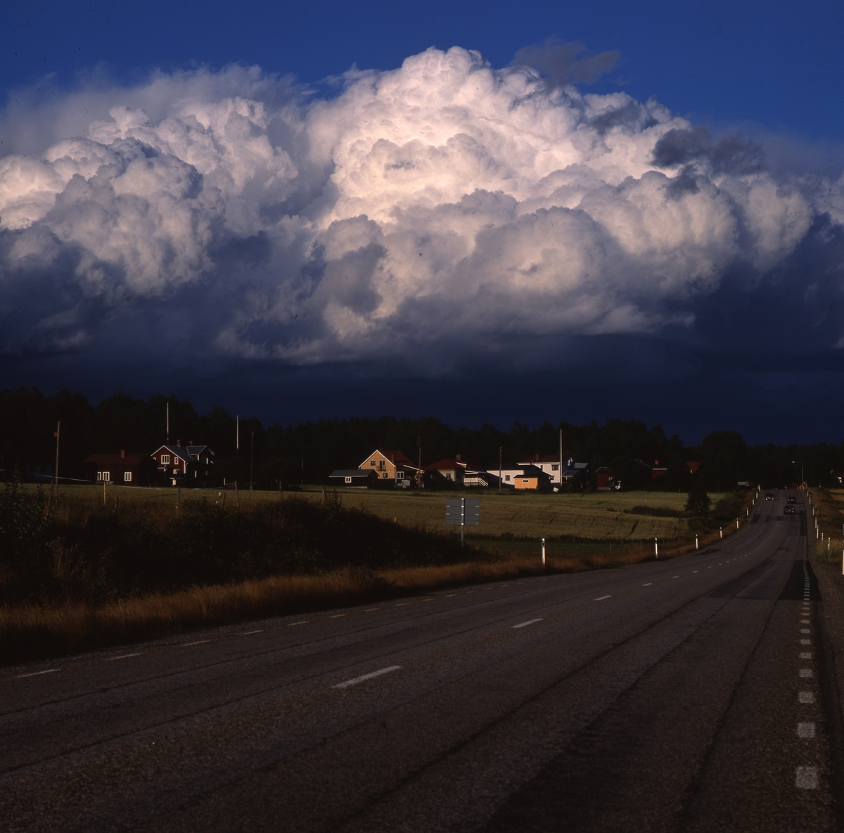 Mäktiga åskmoln över Glösbo 6 augusti 1999.