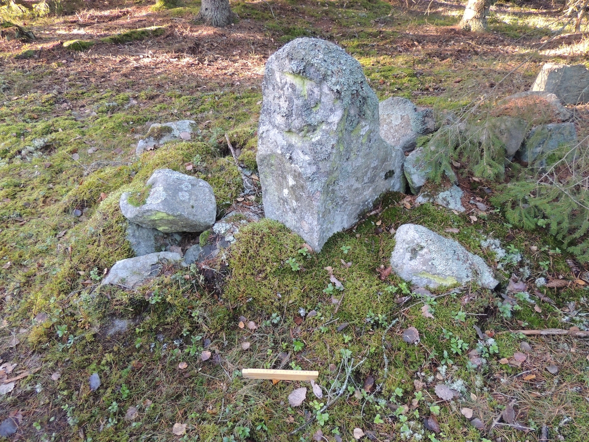 Arkeologisk utredning, objekt 25, A145, gränsröse, Sälna, Skånela socken, Uppland 2017