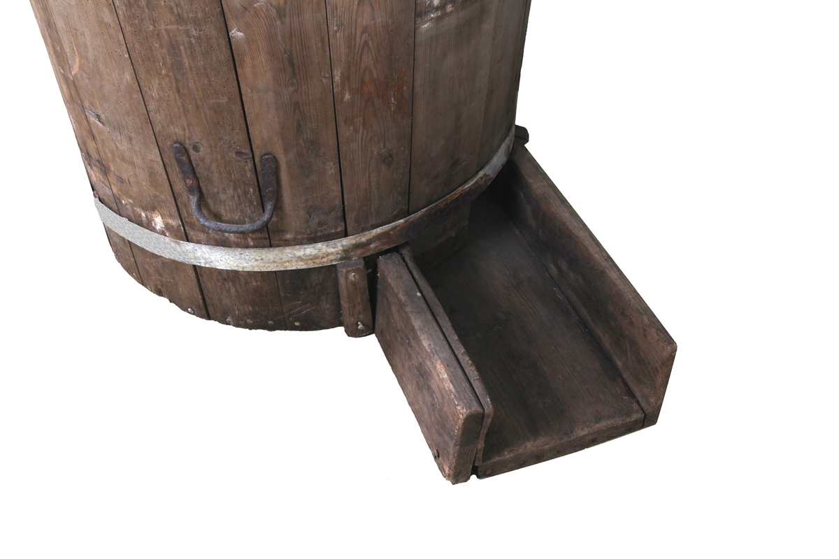 Torvpresse brukt til å presse vannet ut av torven for å få god torv til brensel.