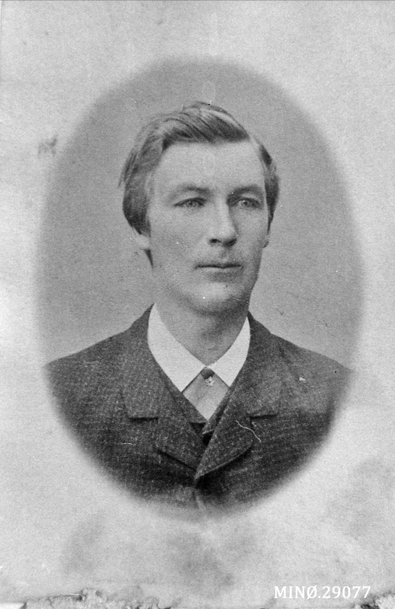 Portrett av mann - Erik A. Fløtten (1862-1935) gift med Kari K. Måneggen