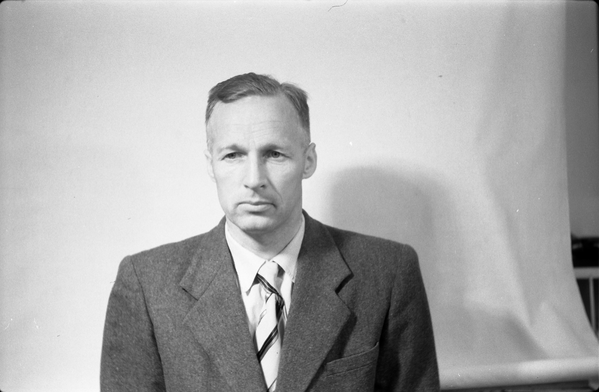 Kaare Taralrud - Portrett junu/juli 1952.