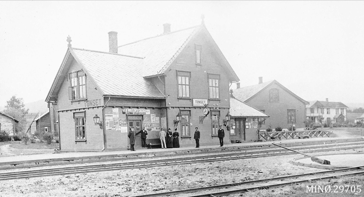 Bilde av Tynset stasjon. "Tönset. "