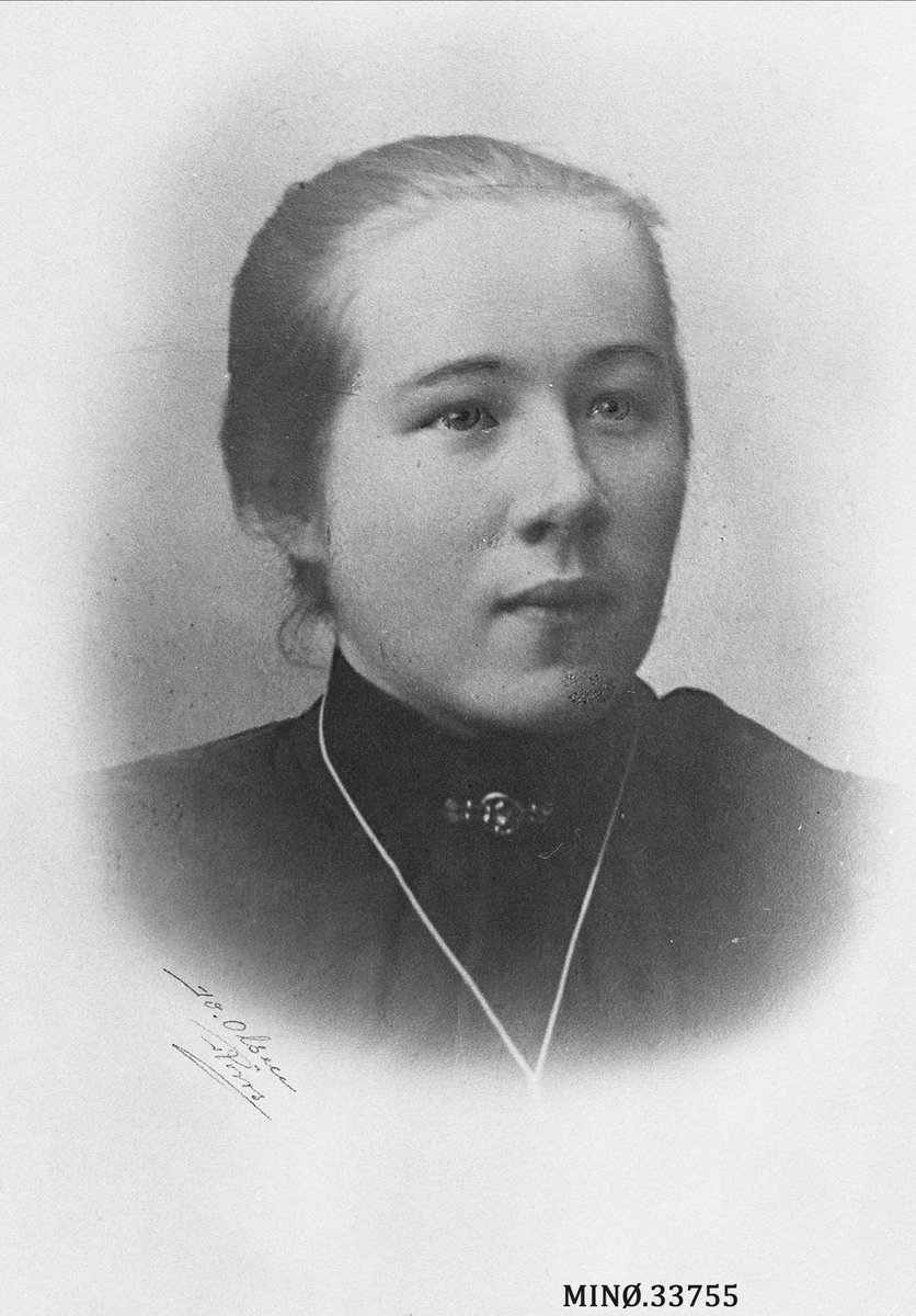 Portrett av ung kvinne, Kirsti Holm Nøren