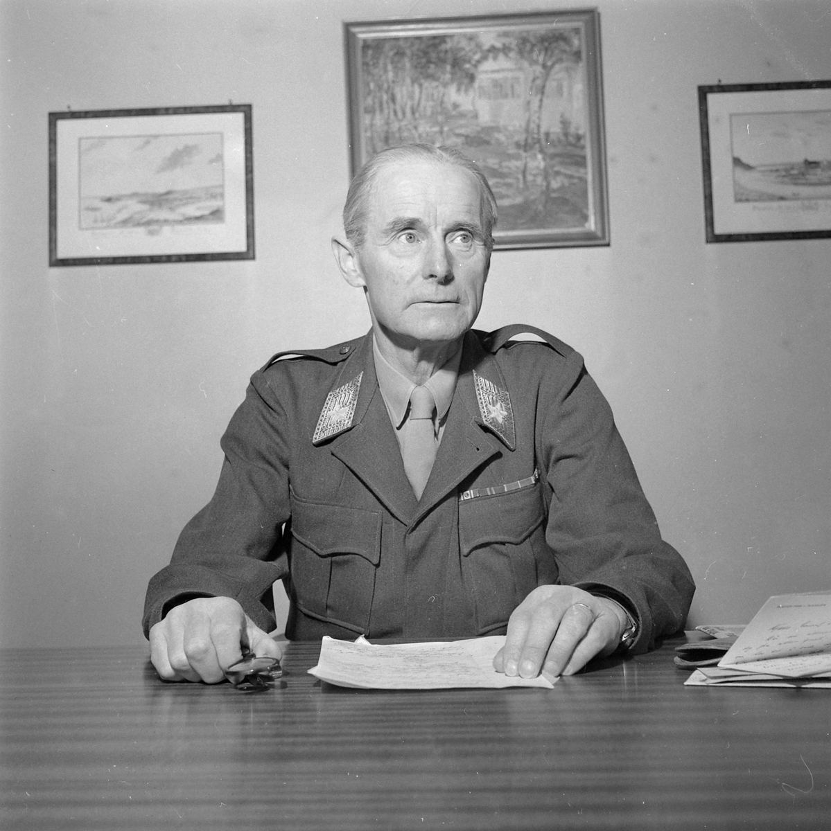 Generalmajor Oscar Strugstad fratrer sin stilling