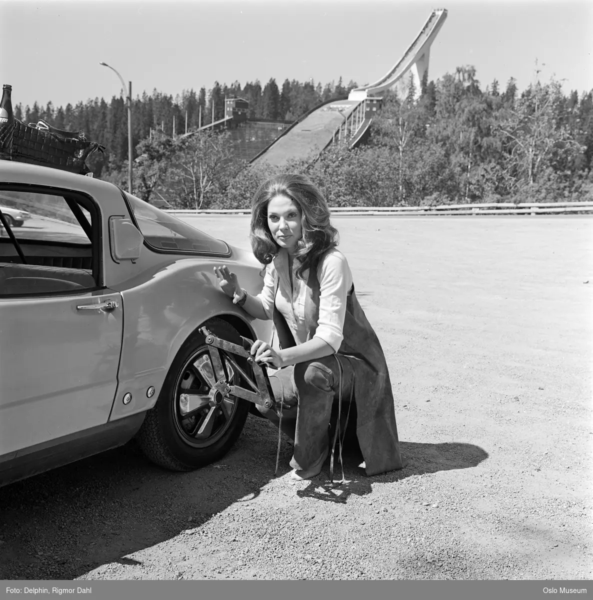 Damenes Trafikkløp, bil, Saab Sonett V4, kvinne, sanger, Holmenkollbakken