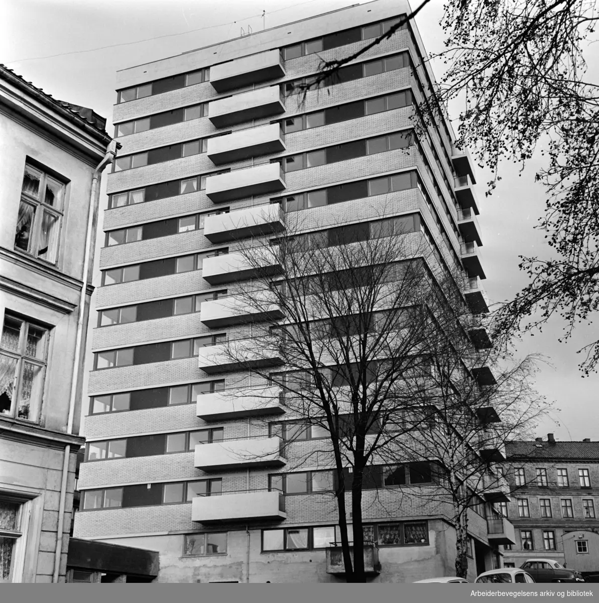 Hølandsgata 1. Norsk-Tsjekkoslovakisk Hjelpeforening og Studentskipnadens bygg for flyktninger og studenter..Oktober 1961