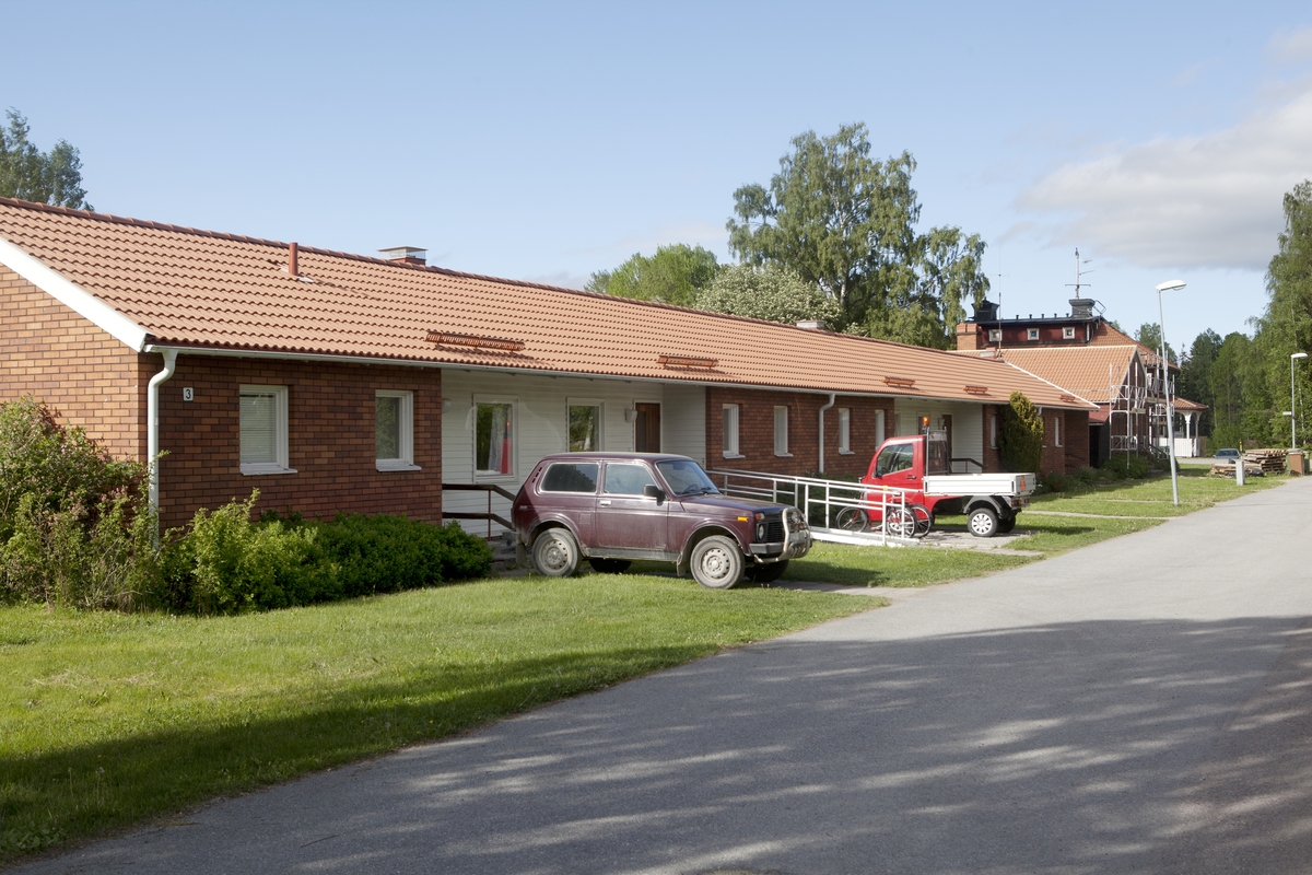 Flerbostadshus i Runhällen, Enåkers socken, Uppland 2014