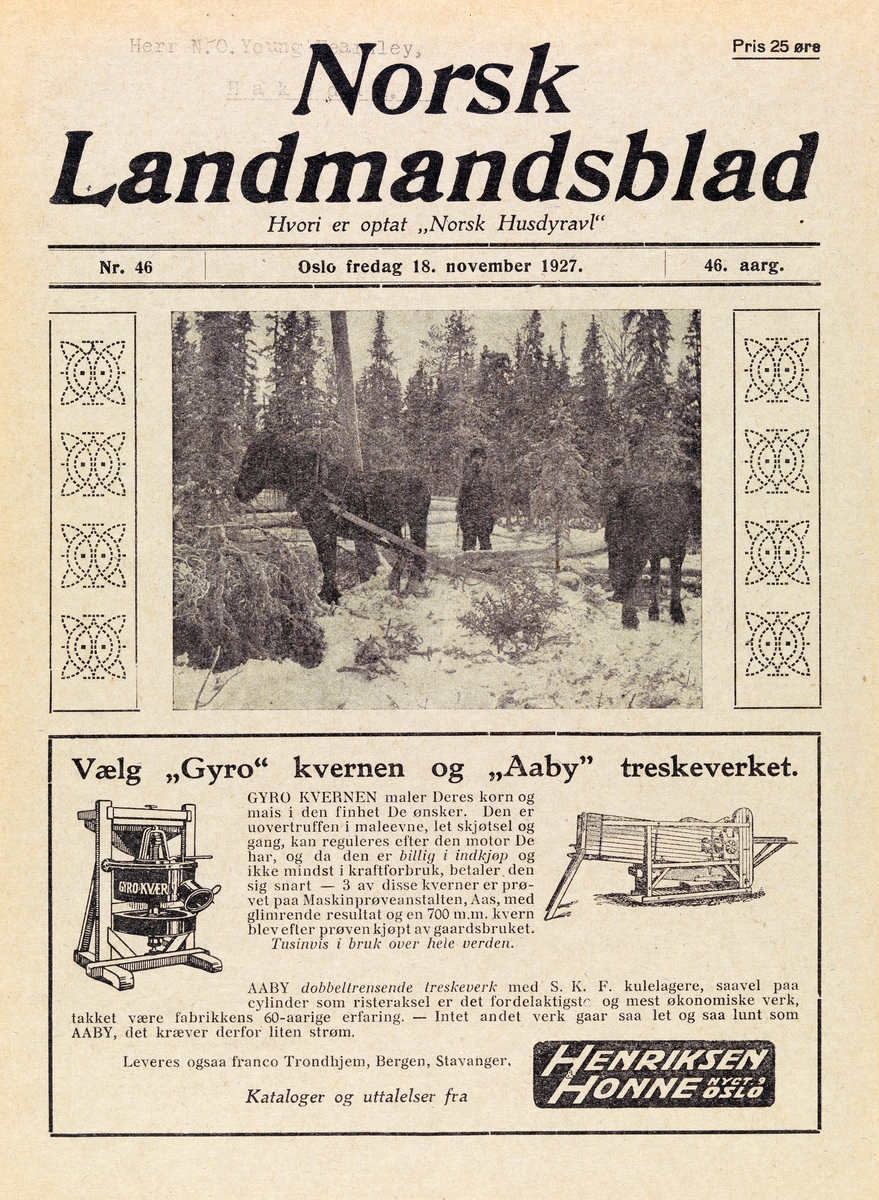 Faksimile av førstesida på «Norsk Landmandsblad» nr. 46 (utgitt 18. november) 1927.  Under publikasjonens «hode» er det montert et fotografi.  Fotografiet er tatt i en lysning i barskogen, vinterstid.  Vi ser to dølahester, den ene forspent et drag som tilsynelatende er brukt til å slepe tømmerstokker fram til lunneplassen.  Bak dette draget ser vi en arbeidskledd tømmerkjører med en kjettingstump i handa.  Den andre hesten (til høyre i bildet) sto antakelig og kvilte, uten drag eller eventuelt slederedskap.  Fotografiet er verken utstyrt med tittel eller fotografkreditering, men samme motiv på en tidligere utgivelse av samme tidsskrift (Norsk Landmandsblad nr. 47 1925) har fått tittelen «Tømmerlunnene lægges op».  Der har fotografiet knyttet til signaturen «O.L.».  Disse initialene refererer til muligens Ole Hansen Løken (1860-1924), gardbruker på eiendommen Østre Løken i Ringsaker og tømmermerker på sine hjemtrakter.  Under fotografiet er det ei rektangulær ramme med reklame for kvernmodellen «Gyro» og treskeverket «Aaby».  Begge de to produktene er avbildet som strektegninger.  Gyro-kverna besto av et trestativ med ei rektangulær blikktrakt øverst og kvernsteiner under, antakelig beregnet på reimdrift.  Treskeverket var lagd av tre med slitedeler av jern.  Annonsen omtaler produktene slik: «GYRO KVERNEN maler Deres korn og mais i den finhet De ønsker.  Den er uovertruffen i maleevne, let skjøtsel og gang, kan reguleres efter den motor De har, og da den er billig i indkjøp og ikke mindst i kraftforbruk, betaler den sig snart – 3 av disse kverner er prøvet paa Maskinprøveanstalten, Aas, med glimrende resultat og en 700 m.m. kvern blev efter prøven kjøpt av gaardsbruket.  Tusenvis i bruk over hele verden.  AABY dobbeltrensende treskeverk med S. K. F. kulelagere, saavel paa cylinder som rysteaksel er det fordelagtigste og mest økonomiske verk, takket være fabrikkens 60-aarige erfaring.  Intet andet verk gaar saa let og saa lunt som AABY, det kræver derfor liden strøm.  Leveres ogsaa franco Trondhjem, Bergen, Stavanger.» Annonsen ble innrykket av landbruksmaskinfirmaet «Henriksen & Honne» i Nygata i Oslo.  Norsk Landmandsblad var et fagtidsskrift for jord- og skogbrukere, som ble utgitt første gang i 1882.  I 1935 ble Landmandsbladet slått sammen med «Ukeskrift for Landbruk og Pelsdyravl» og fikk nytt navn, «Norsk Landbruk».