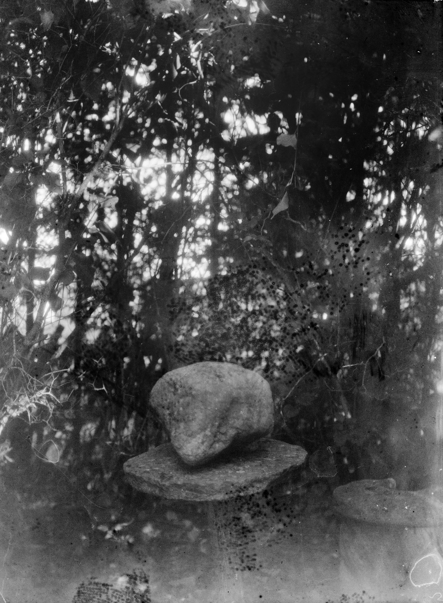 Sten på bord, Uppland 1924
