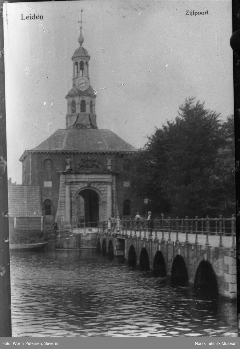Bro i Leiden, Nederland