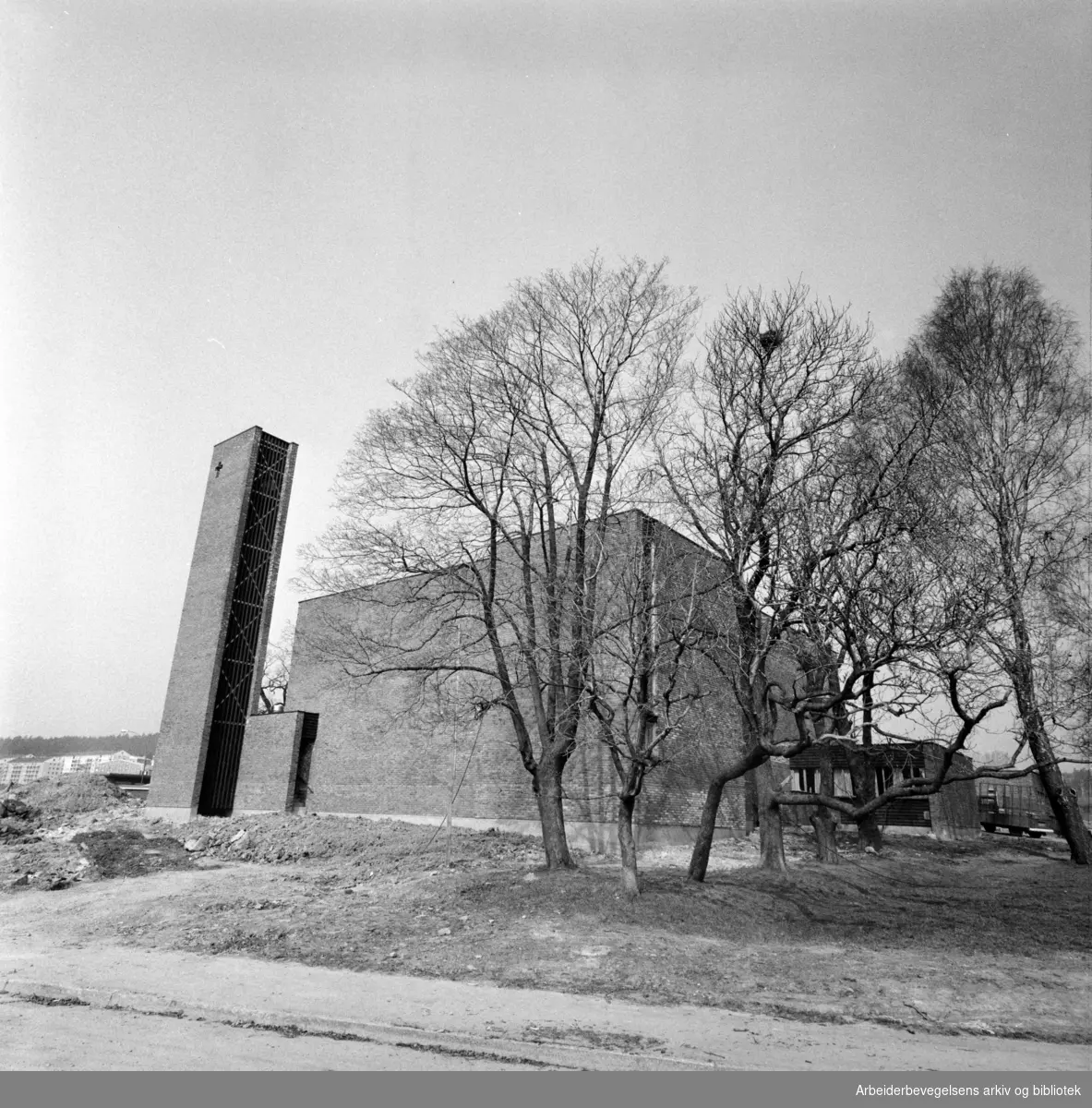 Bredtvet kirke. Mai 1977