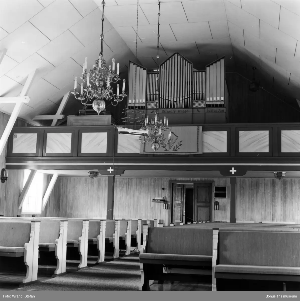 Text till bilden:"Bovallstrands kapell. Interiör mot väster".