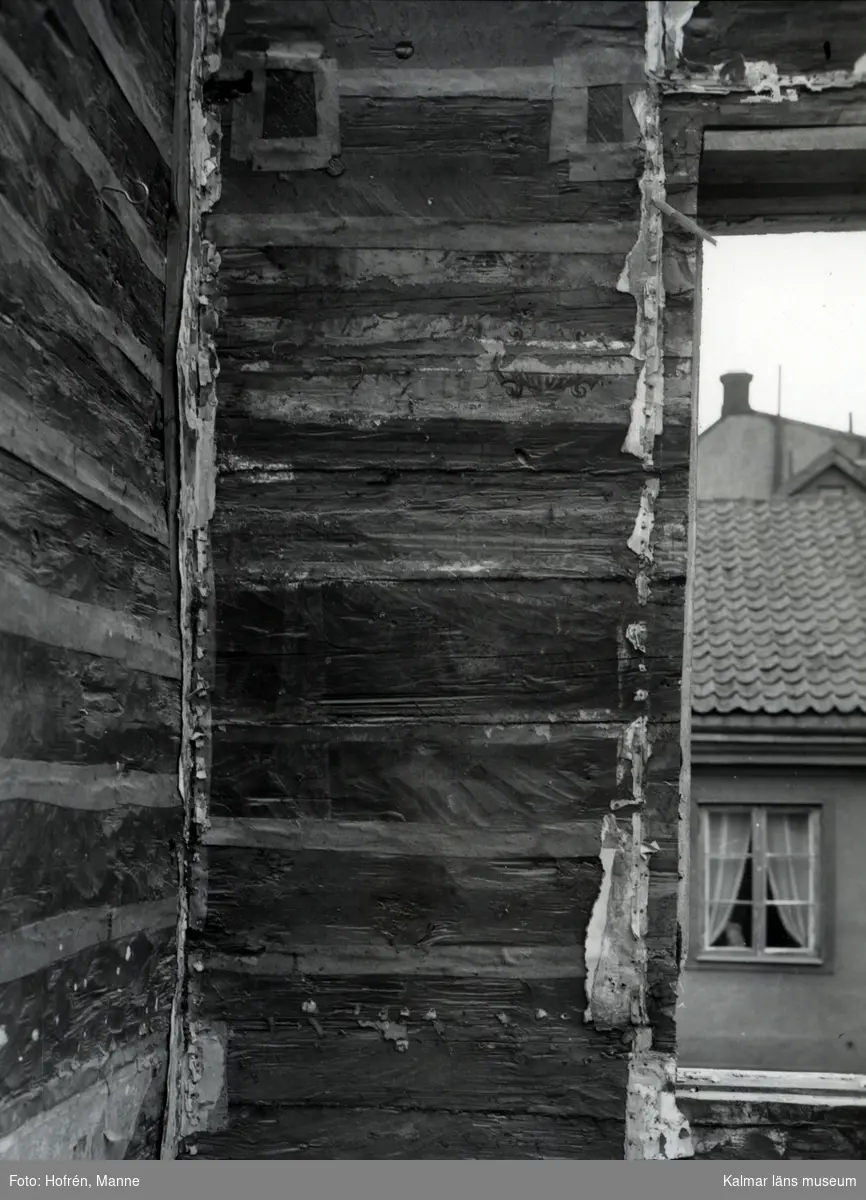 Väggar med liggande träpanel i hus i kvarteret Krögaren på Kvarnholmen.