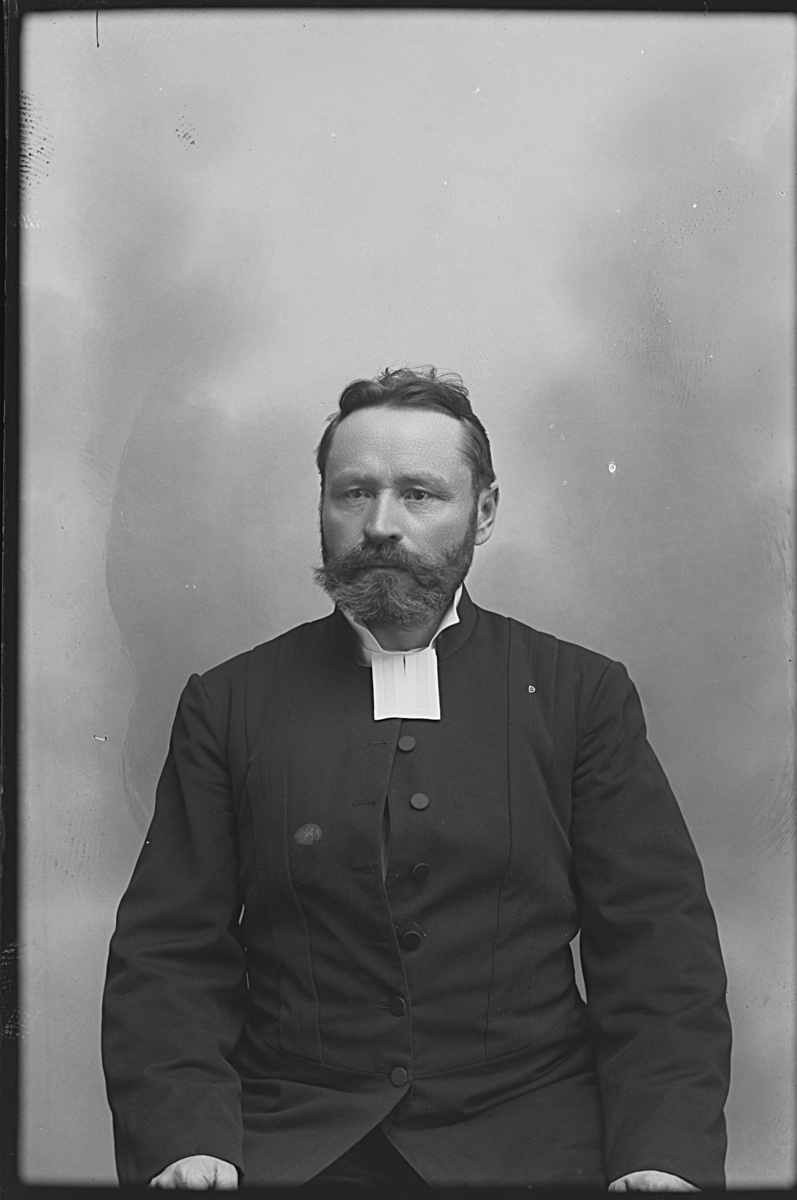 Pastor P. F. Linders (Linder)