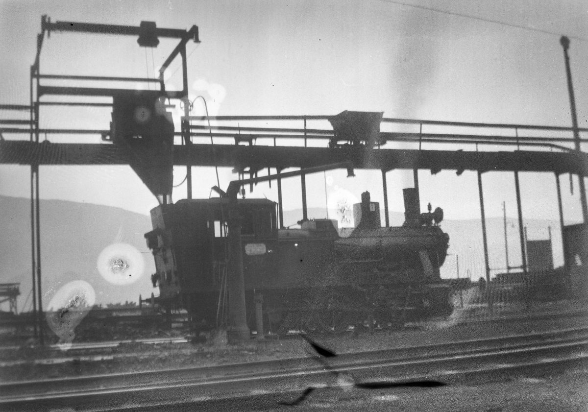Damplokomotiv type 25b nr. 340 ved kullingsanlegget på Bergen stasjon