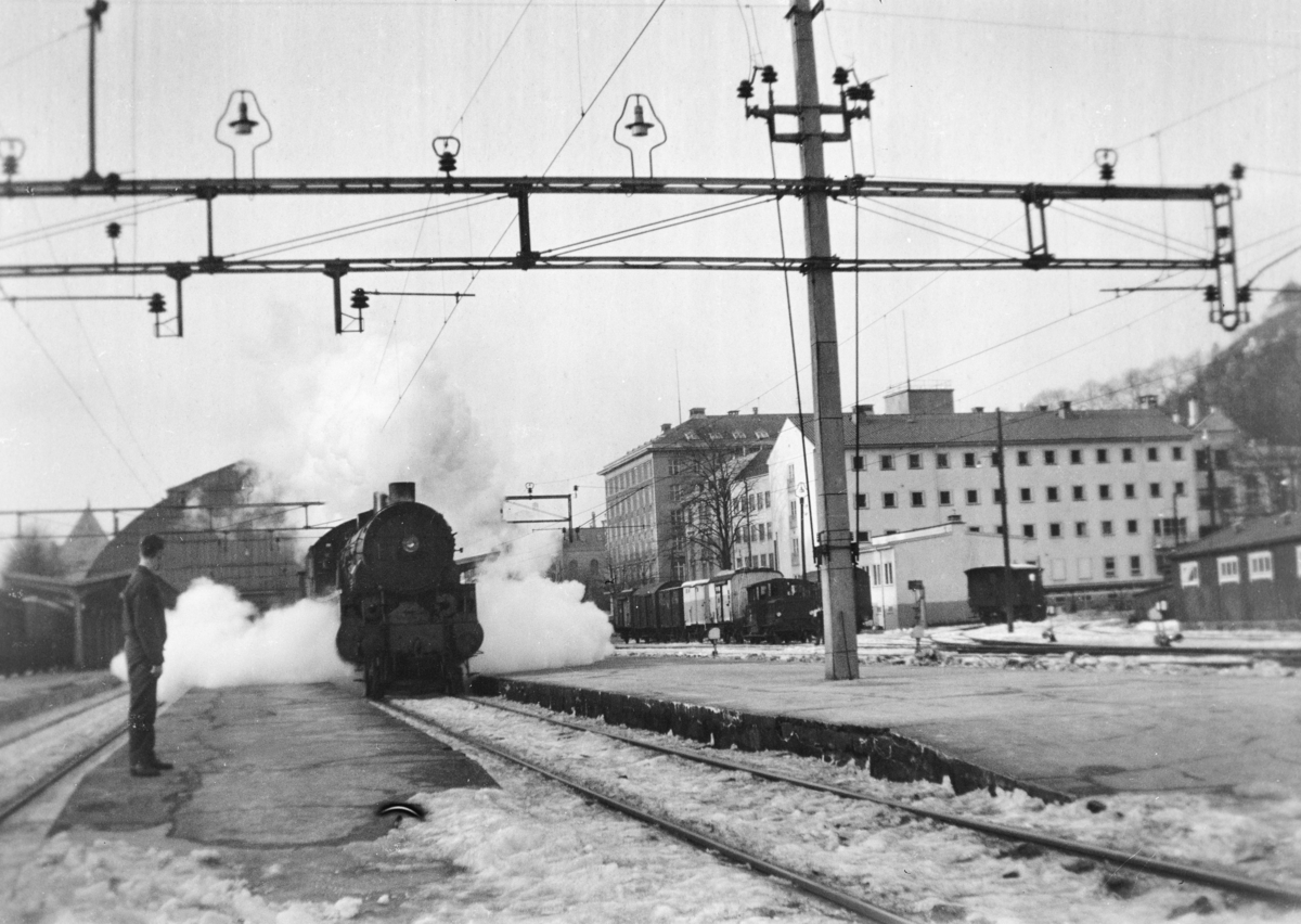 Damplokomotiv type 31b nr. 426 på Bergen stasjon.