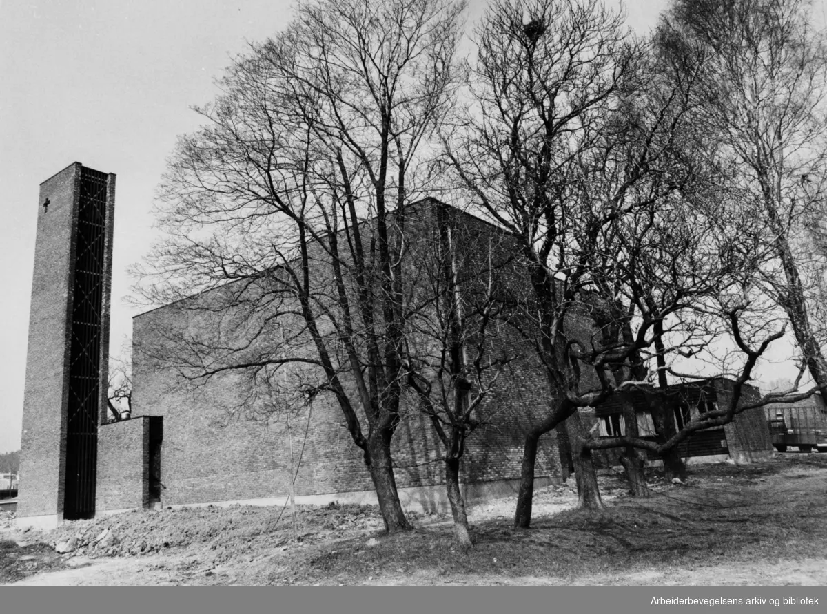 Bredtvet kirke. Mai 1977
