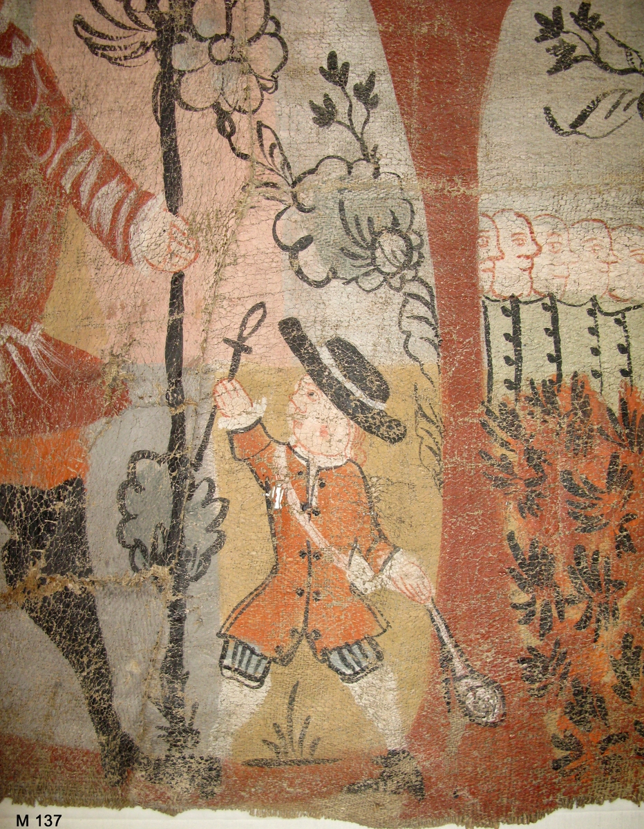 Vänster del av ett längre vertikalt avklippt bonadsmåleri (hör ihop med M.136) på grövre kypert- och tuskaftvävt linnetyg, skarvad av tre delar vävda i kypert eller tuskat (fem delar totalt tillsammans med M.136). Motiv med bl a Syndafallet, Bebådelsen, Jakobs kamp, David kamp mot Goliat samt Absaloms död.
Enligt text på den bortklippta högra delen, M136, är bonaden målad 1790 av Abraham Clemetsson.

Inskrivet i huvudkatalogen 1885.