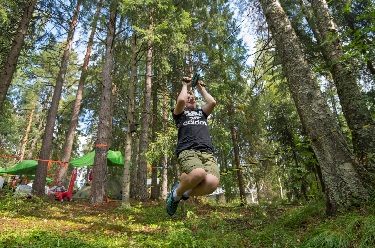 Aktiviteter under De nordiske jakt- og fiskedager 2018. Speidergruppa Mjølner hadde flere aktivitetstilbud på Prestøya, man kunne f.eks kjøre zipline.