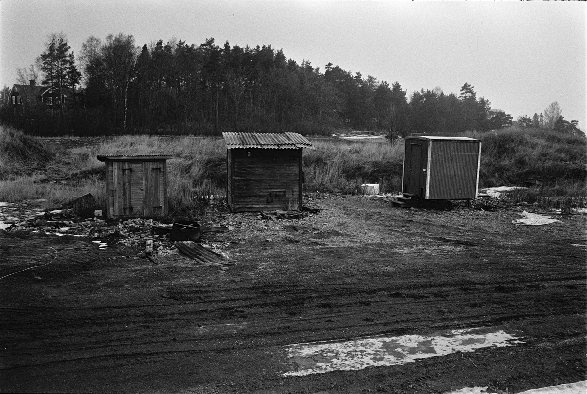 Bodar vid Bergsbrunna Tegelbruks lertag i Skälby, Vaksala, Uppland 1984