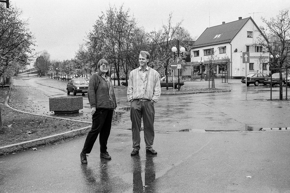 Ås sentrum, Magnhild Reisæter og Greger Hansen, formann i Ås Handelsstand, er ikke fornøyd med sentrum.