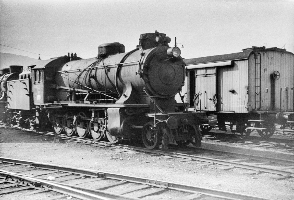 Damplokomotiv type 39a nr. 166 på Bergen stasjon.