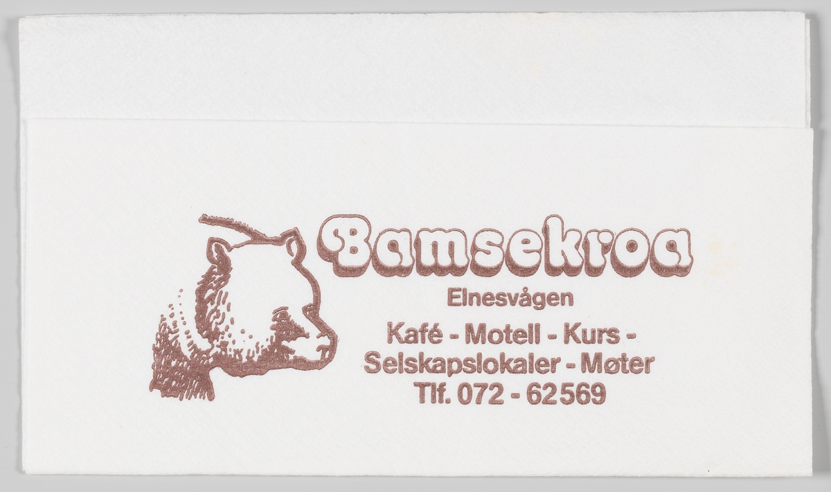 En tegning av en bjørn og en reklametekst for Bamsekroa på Elnesvågen i  Fræna kommune i Møre og Romsdal.