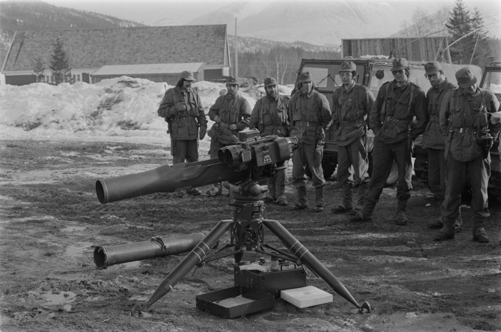 Repetisjonsøvelse på Drevjamoen. 
Soldater blir instruert i bruk av BGM-Tow missilsystem.
