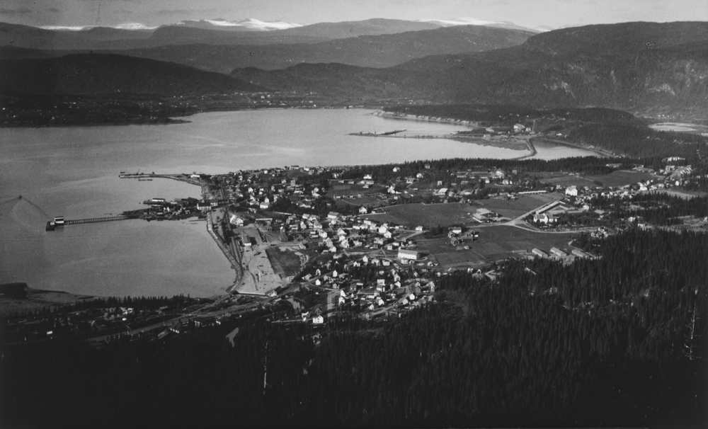 Flyfoto over Mo i Rana 1945.