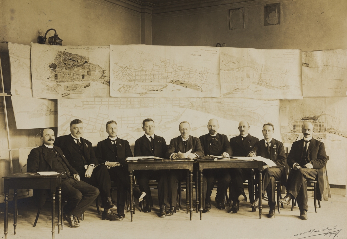 Gruppebilder - Bedømmelseskomitten for havne- og jernbaneplan for Haugesund 1915-1918