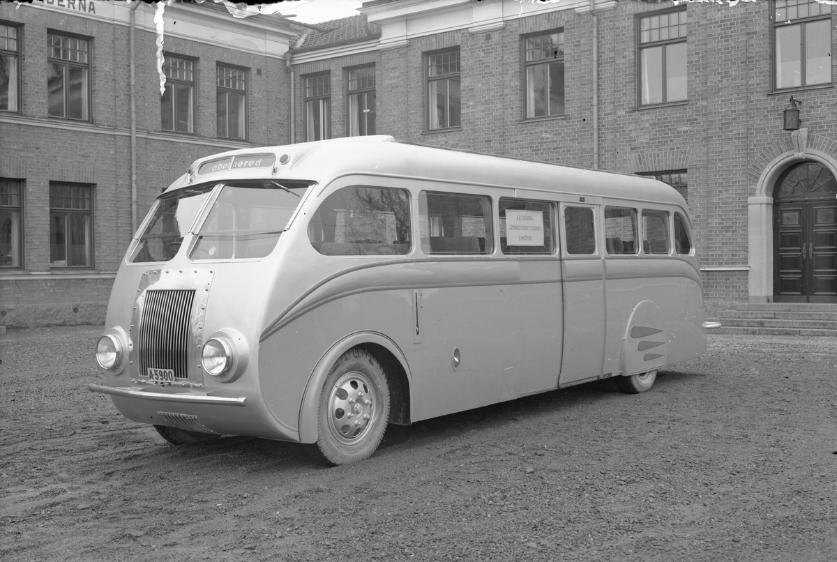 Reo-buss för Lindblads, Stockholm. Karossen tillverkad av Aktiebolaget Svenska Järnvägsverkstäderna, ASJ. Leveransfoto.
