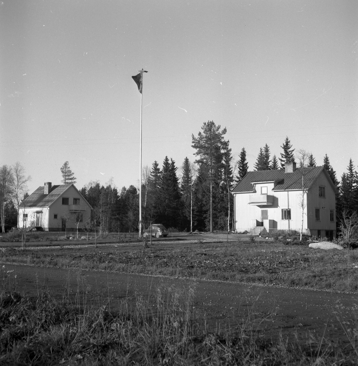 Familjen Johansson. Korad till Sveriges Järnvägsfamilj Nr 1 av SJ-NYTT i nr 11-12  år 1956. Makarna Johanssons bostad.