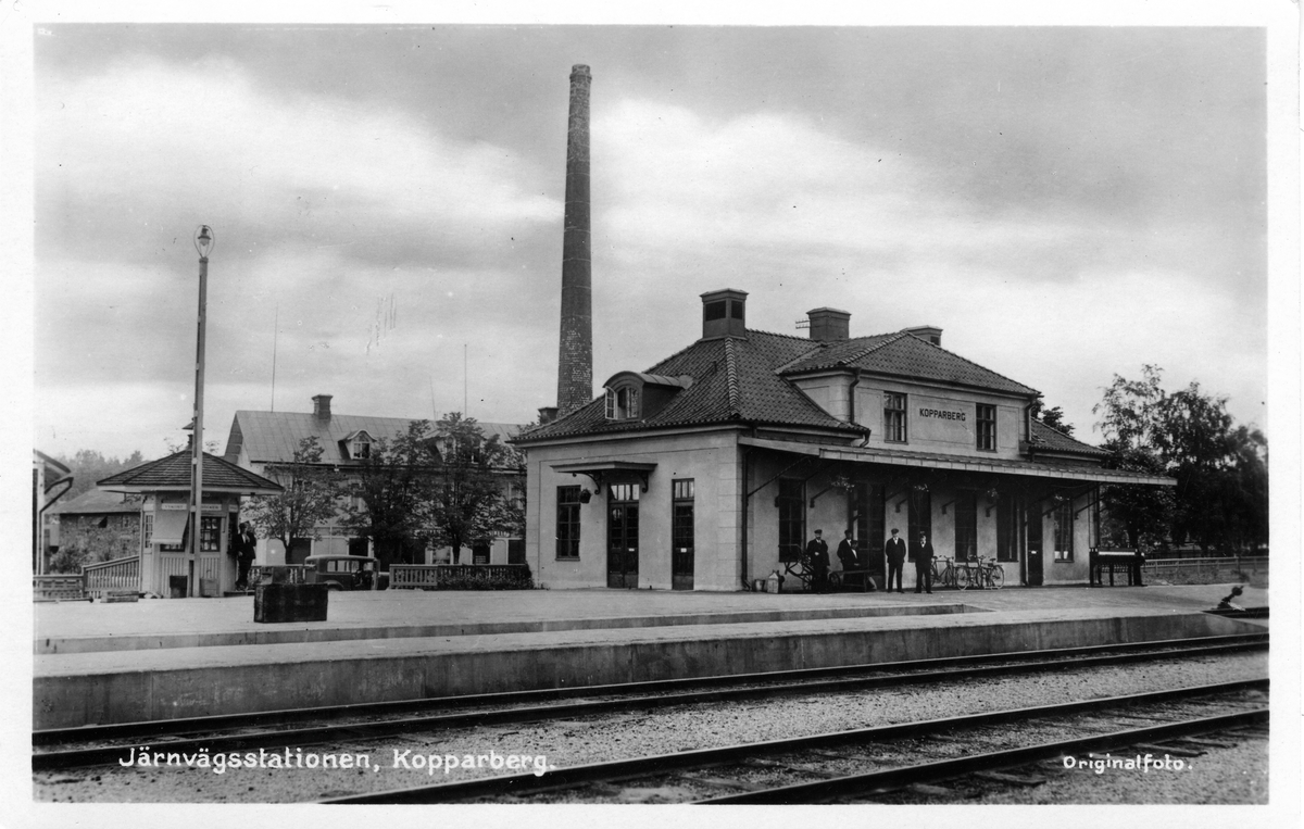 Järnvägsstation i Kopparberg.
Vid järnvägsspåret mellan Frövi-Vanneboda-Kopparberg-Grängesberg.
Eldrift på denna bandel kom 19.12.1955
