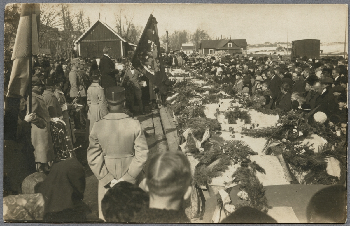 Begravning av fallna militärer under första världskriget.