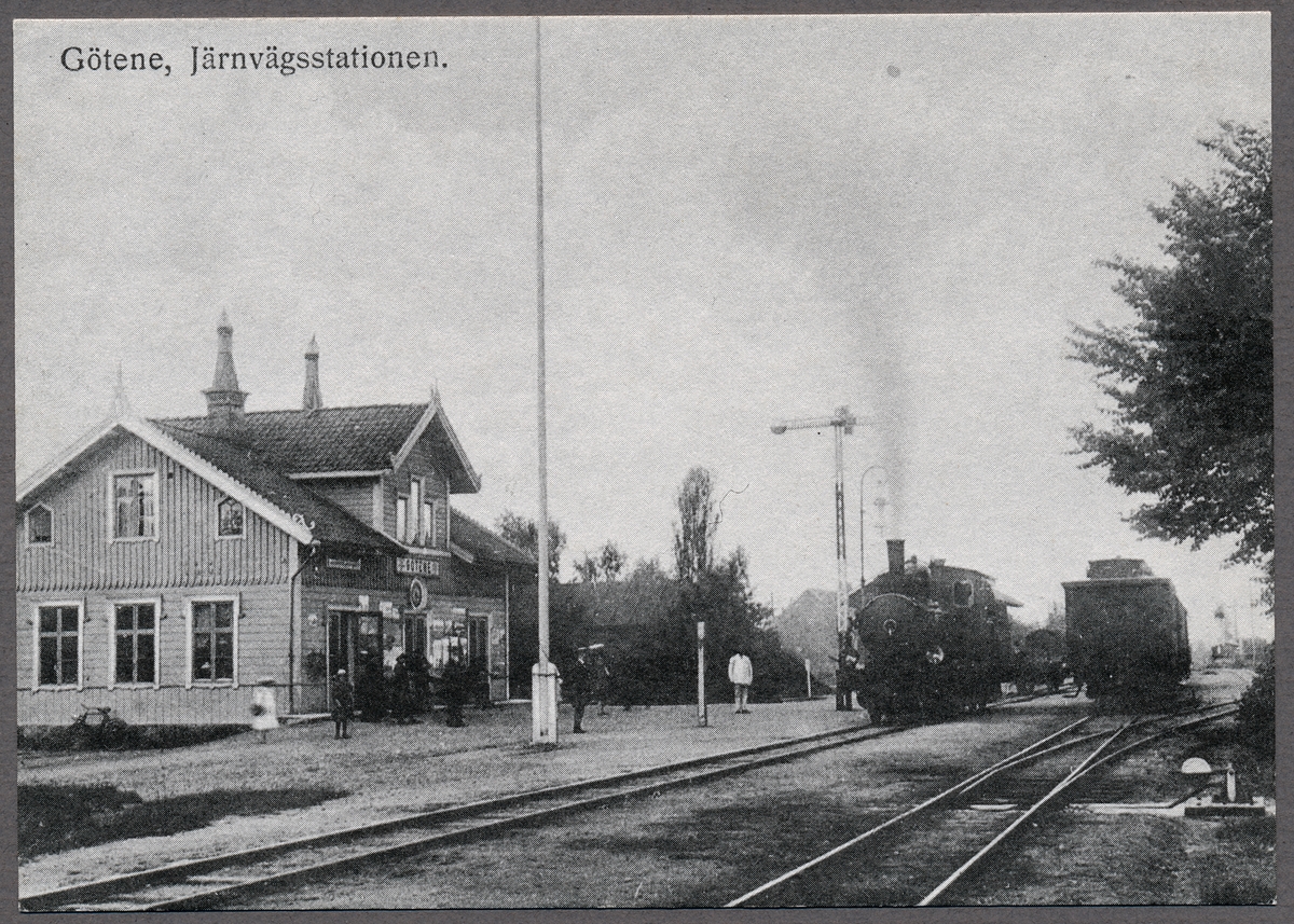 Götene station med tåg mot Mariestad.