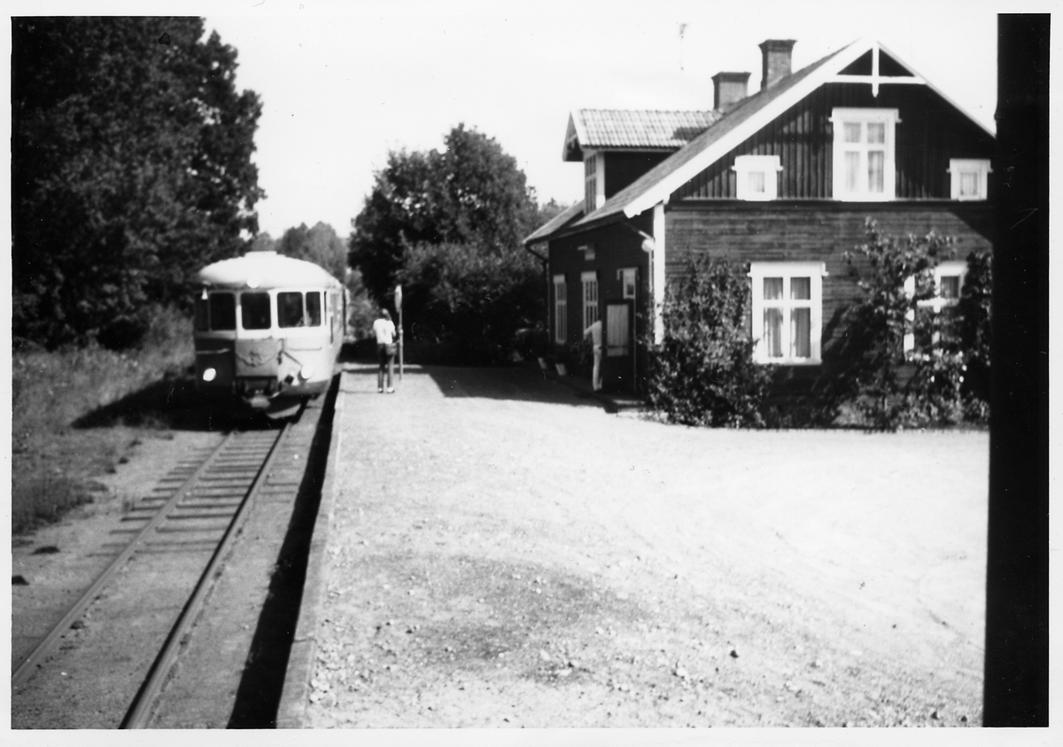 Rälsbuss Statens Järnvägar, SJ YP 873 vid Mosstorp station.