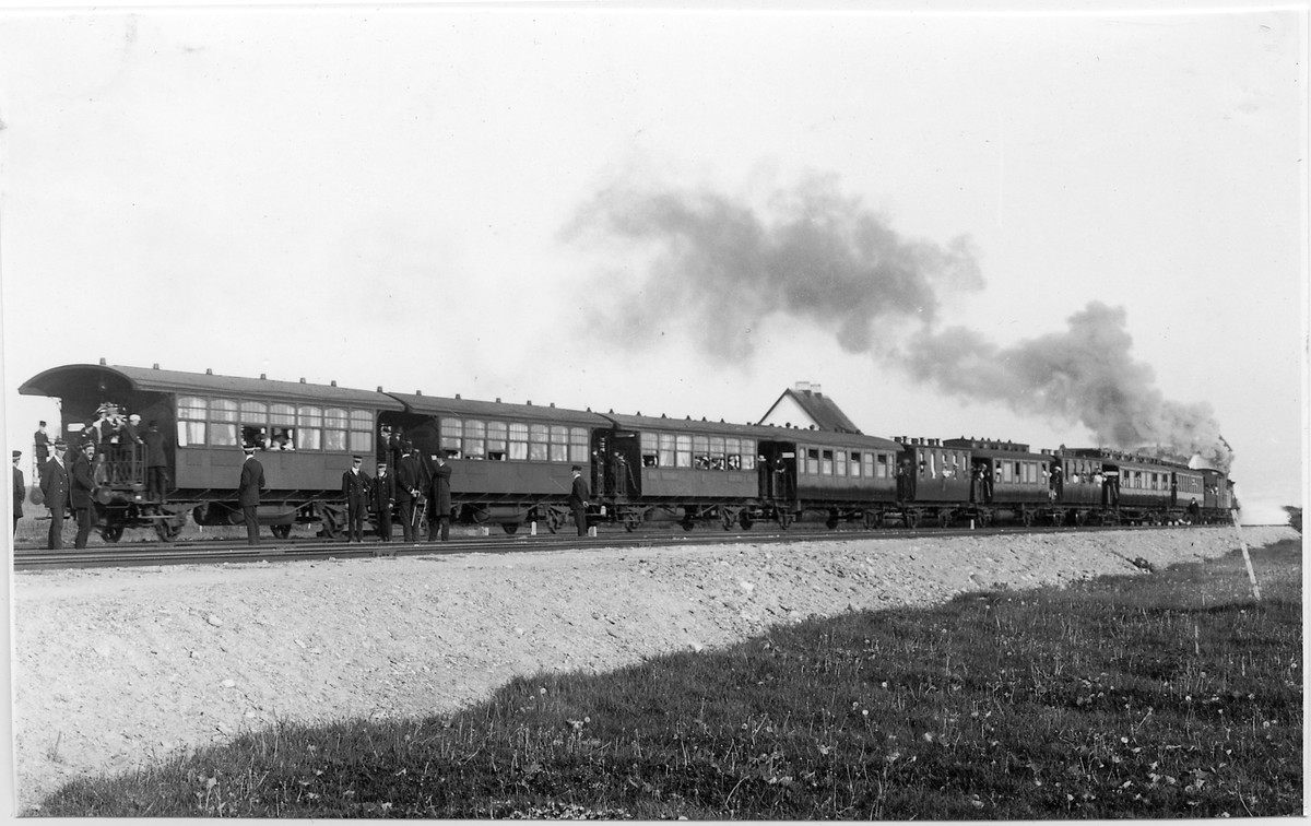 Persontåg med C4 vagnar vid Mölle.
