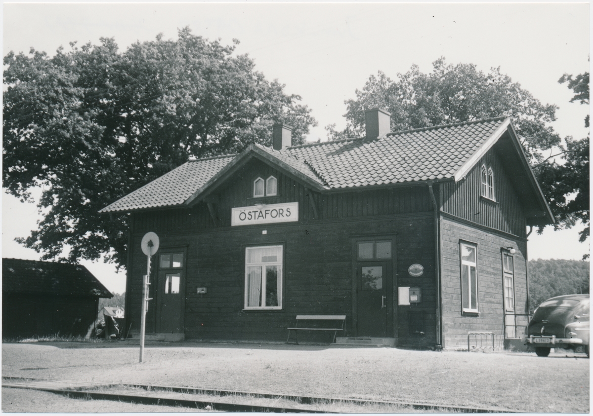 Östafors station. Sölvesborg-Olofström-Älmhults Järnväg, SOEJ. Banan öppnad 1901. Övergick till Statens Järnvägar, SJ 1944. Godstrafiken nedlagd 1972 och persontrafiken 1984. Uppriven 1988.