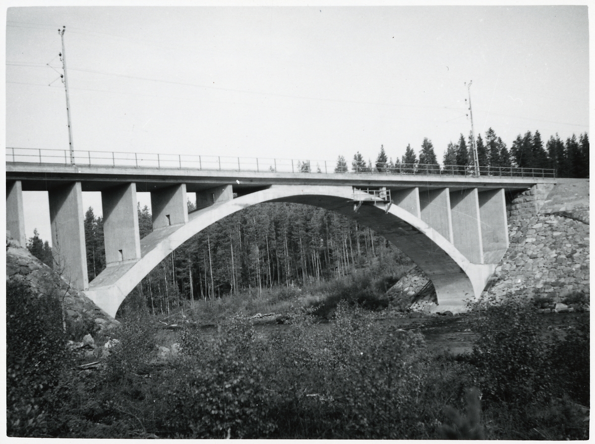 Järnvägsbro över byskeälven, 1,5 km söder om Myrheden.