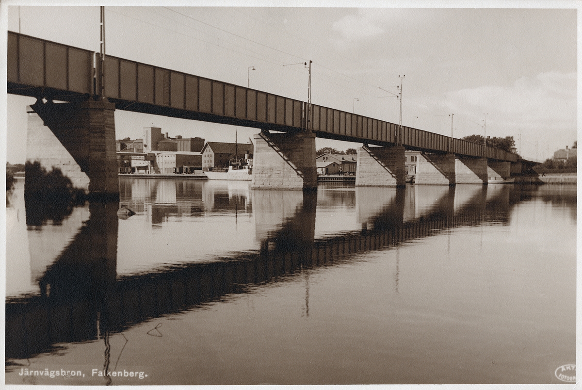 Järnvägsbron i Falkenberg. Byggår 1936.